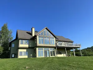 Private 50-acre Home Pet Friendly-Huge Greatroom-Firepit-Pond-Gameroom
