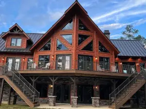 3-bedroom log cabin just steps from Lake Rhodhiss with private boat dock.