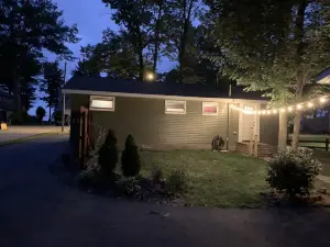 Houghton Hideaway with lake access and views