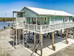 Cocodrie Waterfront Fishing Camp - Sportsmans Paradise