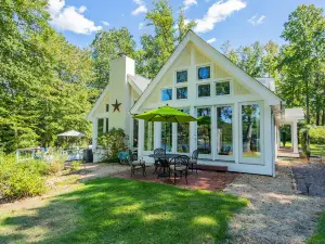 Irvington's BEST WATERFRONT EXPERIENCE  Walk to Tides Inn & Irvington shops.