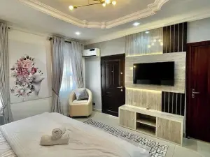 LUXE APARTMENTS
