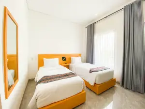 Queen Parrona Hotel by Sativa