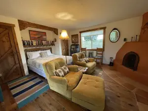 Truchas Mountain Casita