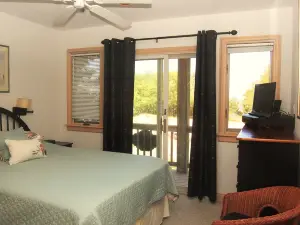 Hot Tub and Community Amenities Await - Elegant Expansive Retreat
