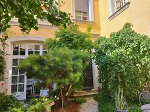 Entre Vignes et Dentelles