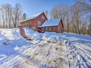Secluded Ellsworth Apartment - Hiking Nearby!