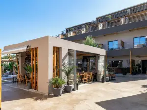 Del Mare Suites