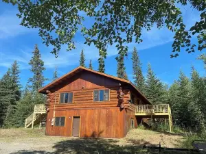 Charming 4-bedroom house with WiFi, fitness room in delightful Delta Junction