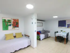 Like Home Gedera -Private Family Suite 6 Bed - in the Central District of Israel