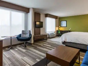 Holiday Inn Express & Suites Detroit - Farmington Hills