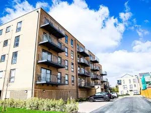 Luxury & Cosy New Build 2-Bed Apartment in Chatham