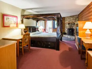 Highland Hills Motel & Cabins
