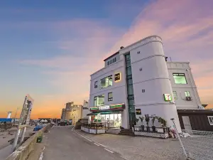 Goseong Leumeleu63 Pension