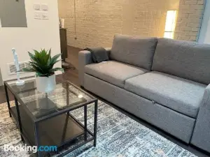 Apt 255 Cozy and Sleek Dwelling Min from Ft Leavenworth