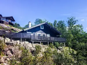 Stunning Home in Forsand with 4 Bedrooms and WiFi