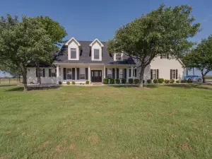 Expansive Pilot Point Home w/ Fireplace!