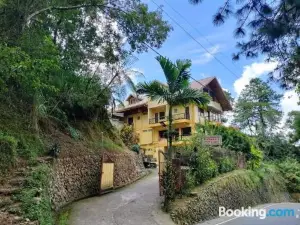 Trekkers Lodge and Cafe