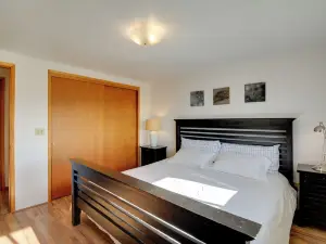 Relaxing Poulsbo Duplex w/ Liberty Bay Views!