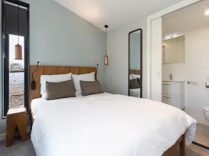 Luxury Docklodge on the water