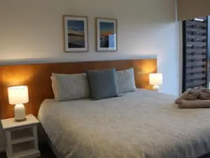 Coastal Cove Retreat - with Heated Pool Near Hot Springs & Golf