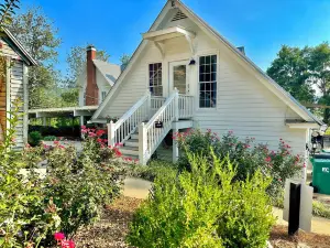 Getaway at "The Den" - Pool, Hot Tub, Fire Pit, & Lake Access!