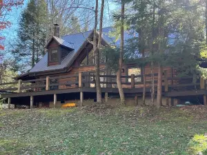 Luxury In Nature, Log Cabin In One Of A Kind Location.