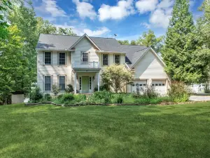 CAPTIVATING WATERFRONT !!! with all amenities
