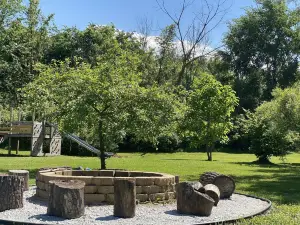 "The Nook"- ROOMY Home 2mi- Dunes & Chesterton, Yard, Fire Pit, Grill, Game Room