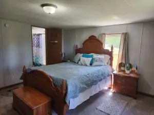 Georgie's Getaway!  Beautiful stay on 6 acres just minutes from the lakeside