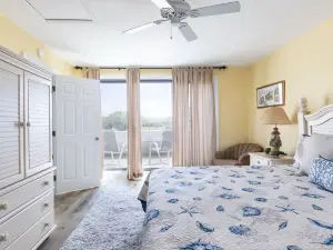 Remodeled Spinnaker! Pet Friendly! Walk to Pelican Beach, Pools, Golf, Dining! Amenity Cards!