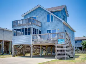 Lovely home 5 lots from the beach with screened porch, decks & fast WiFi