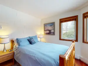 Ski-in/out home near tram with W/D, deck & mountain view - dog-friendly