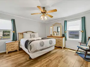 Grandpa's House | 2 Kayaks | Sleeps 6