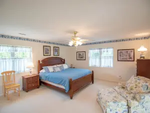 Spectacular Mountain Retreat - Hot Tub, River Access