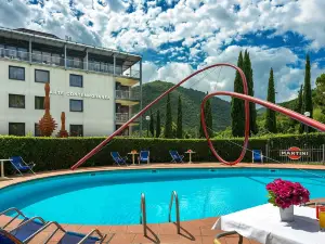 โรงแรมอัลบอร์นอซพาเลซ สโปเลโต