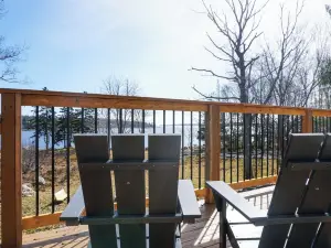 Blissful Oceanfront Cottage in Port Mouton