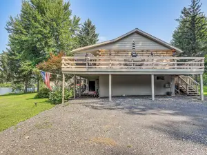 Picturesque Phoenix Vacation Home on Oswego River!