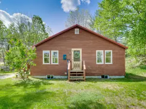 Gorgeous Sunday River Cabin w/ Saltwater Hot Tub!