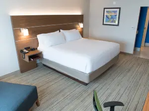 Holiday Inn Express & Suites Dayton North - Vandalia