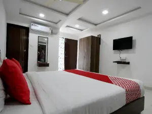 OYO 30135 Hotel Orange Suites