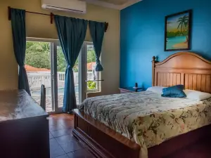 West End Dive Resort