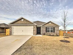 Siloam Springs Home, Close to Parks and Trails!