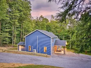 Benezette Cabin w/ Hot Tub, Grill & Mtn Views