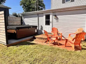 Chesapeake Retreat with hot tub. Charming 2 Bed, 1 Bath Home in Chesapeake City