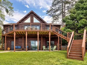 Lake front house in Gilbert SC