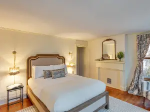 Elliot by AvantStay Historic Character Home in Great Location