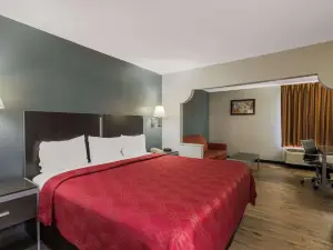 Econo Lodge Inn & Suites