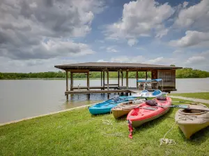 Waterfront Huntsville Home w/ Private Dock & Spa