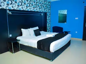 Monarchs Luxury Palace Hotel